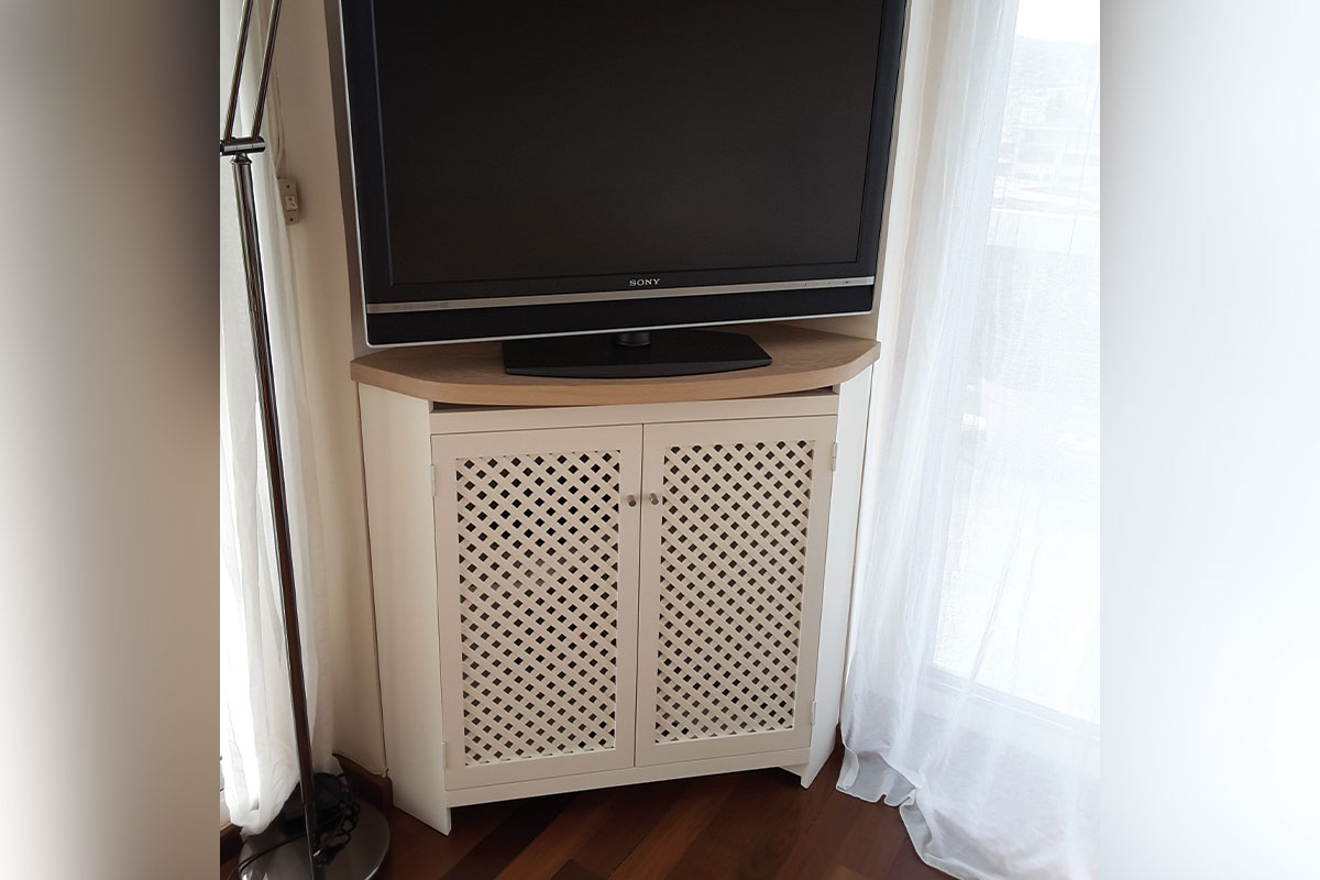 Meuble télévision cache radiateur