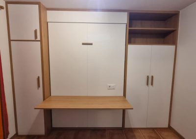 Bureau avec lit escamotable